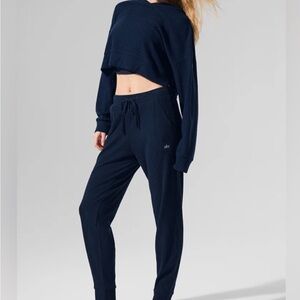 ALO Yoga Women's Dark Blue Ribbed Jogger Set